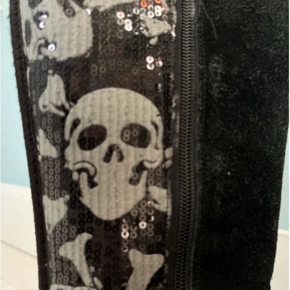 UGG black & sequin skulls I ❤️ Kisses tall boots sz 8 - Picture 5 of 9